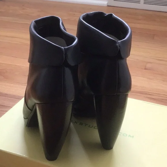 Max Studio Umberto Women’s Leather Booties - Picture 2 of 12